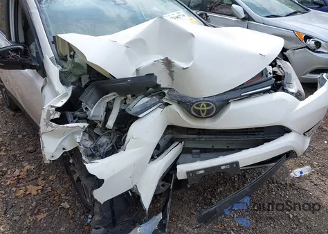 2018 Toyota Rav4 Xle z USA, uszkodzony, nr VIN JTMRFREV4JJ744971